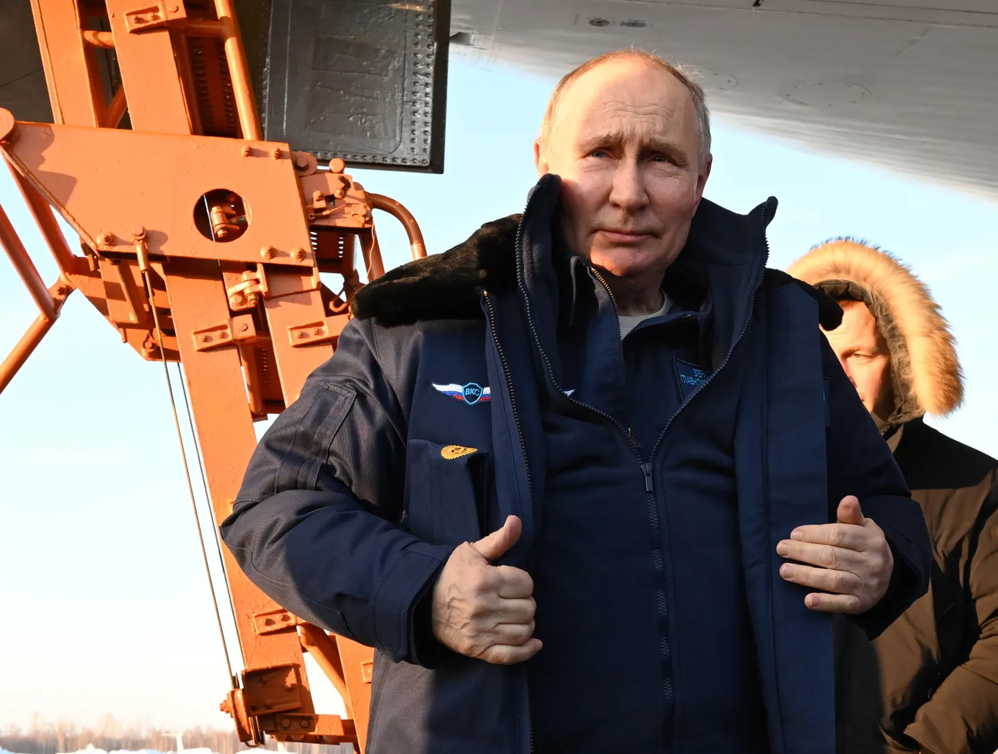 Venemaa president Vladimir Putin astumas ajakirjanike ette Kaasanis pärast testilendu strateegilisel raketikandjal Tupolev Tu-160 M 22. veebruaril 2022.