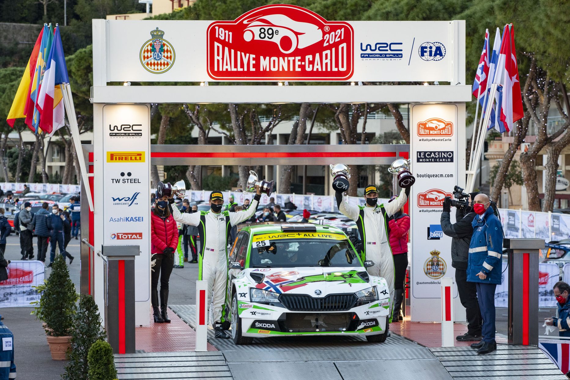 Andreas Mikkelsen ja Ole Fløene Monte Carlo poodiumil.