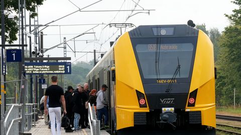 Svētdienas vakarā Rīgā zem vilciena pakļuvis un bojā gājis k