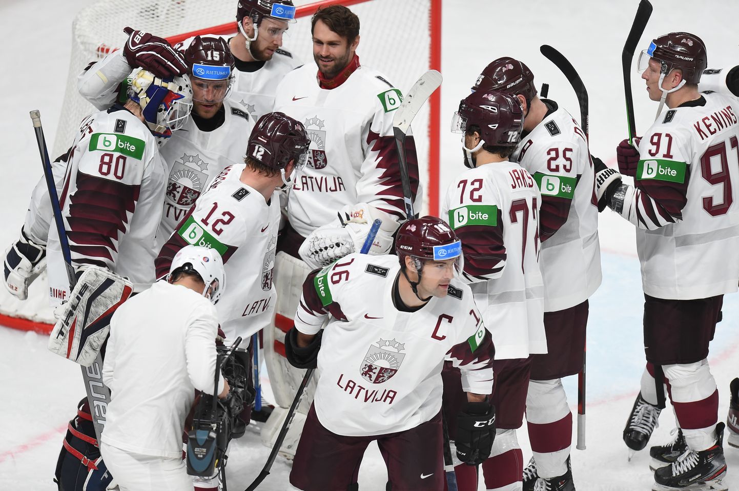 Pasaules čempionāta spēle hokejā starp Latvijas un Kanādas valstsvienībām arēnā ''Rīga''.