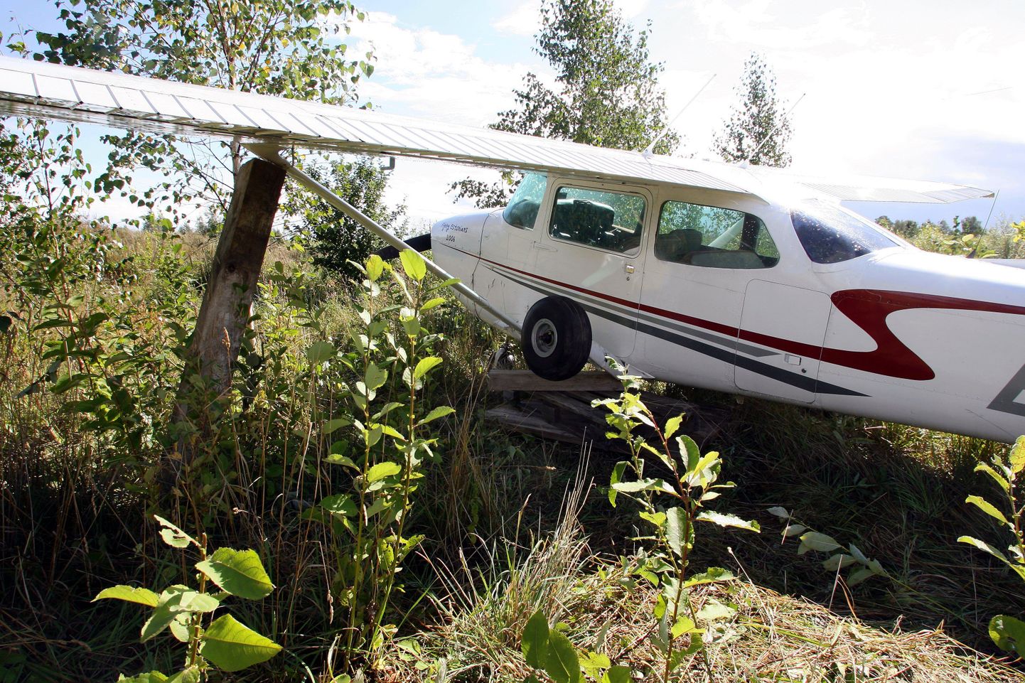 2015. aasta 27. augusti õhtupoolikul juhtus Karksi-Nuia ja Polli vahel paikneval eralennuväljal väikelennukiga maandumisel õnnetus. Kannatada sai õhusõiduk Cessna 172, mille telikut ja tagumist stabilisaatorit tuli remontida.