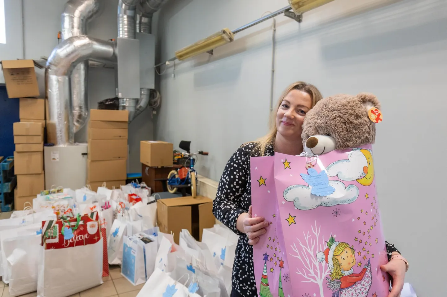 Jane Kangus rääkis, et Viljandi inglipuu on seisnud juba tükk aega tühjana, sest laste soovidega inglid korjati sealt jõulurõõmu valmistamiseks ruttu ära.
