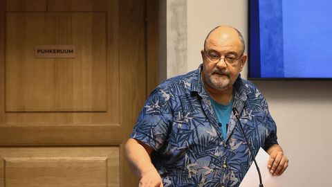 Narva linnavolikogu tagandas Mihhail Stalnuhhini volikogu esimehe ametist