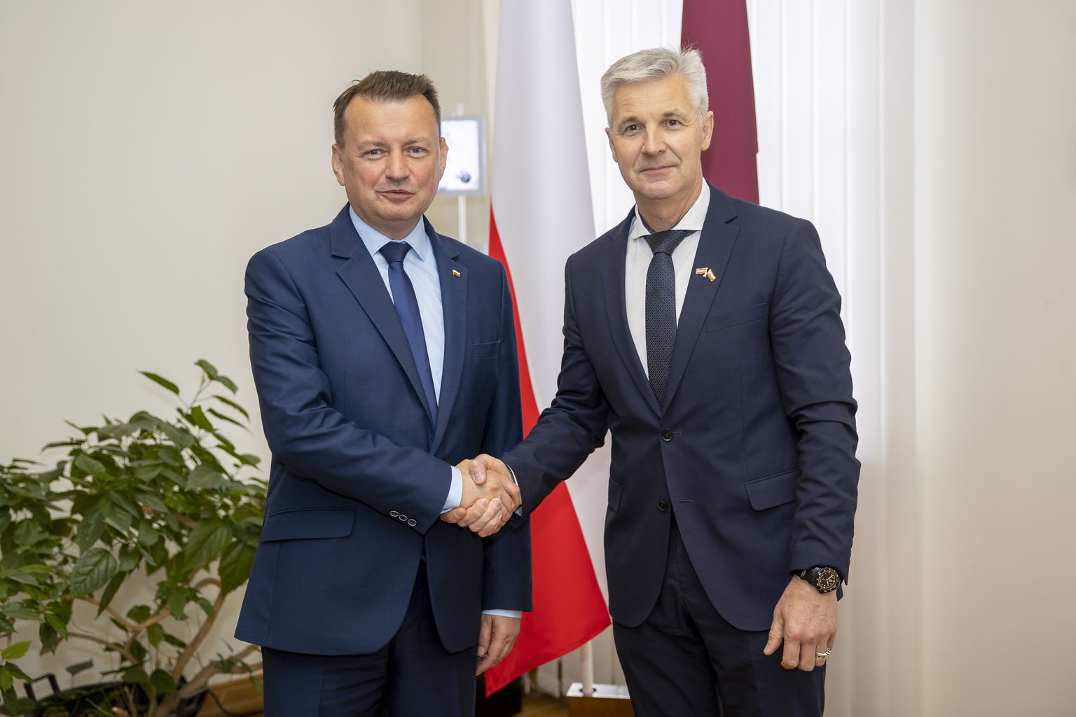 Latvijas aizsardzības ministrs Artis Pabriks (AP) 21. jūnijā tikās ar Polijas aizsardzības ministru Marjušu Blaščaku
