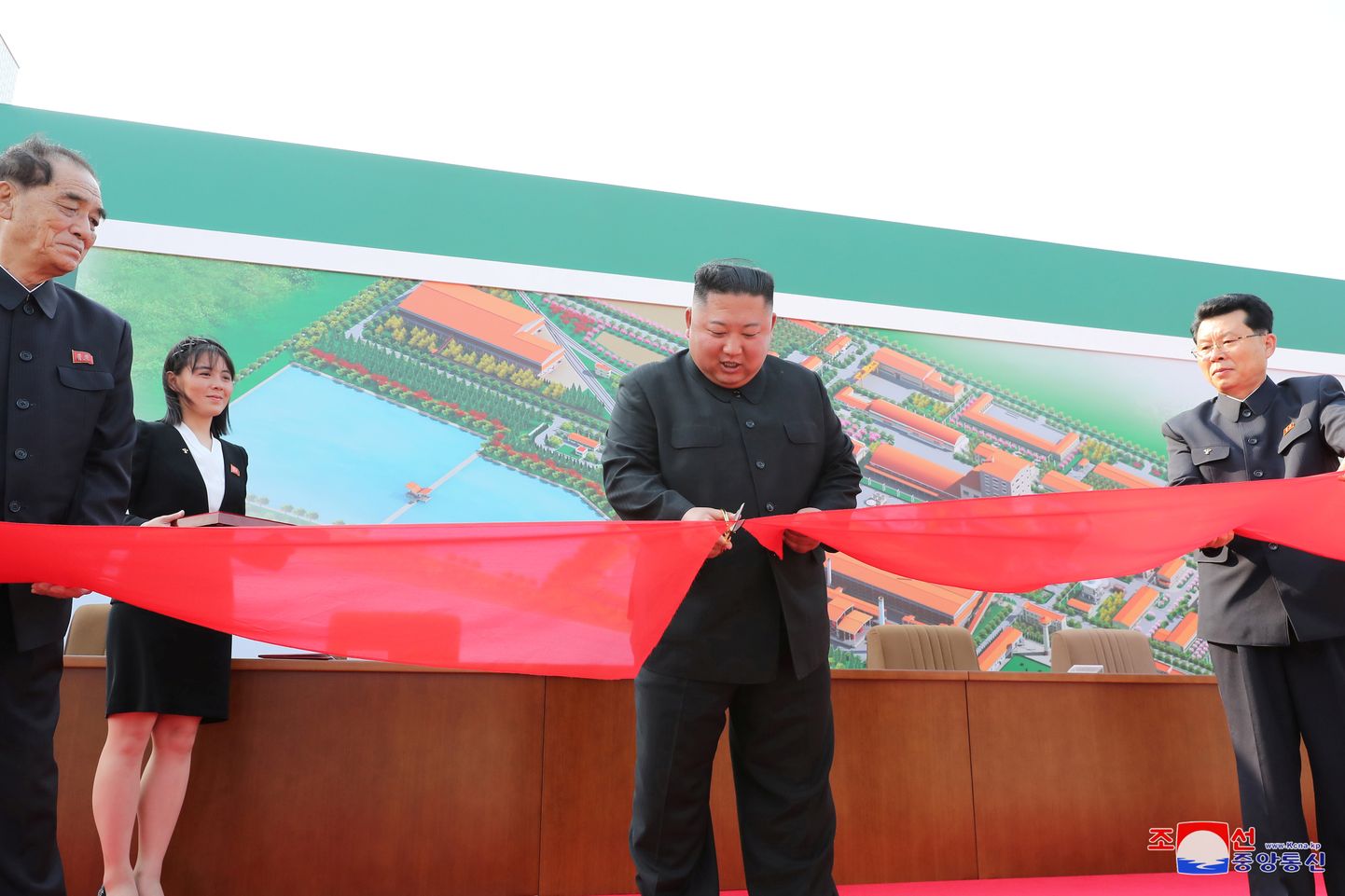 Kim Jong-un väetisetehase avamisel.