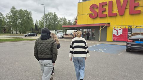 Kauplusekett paneb Põlvas poe kinni