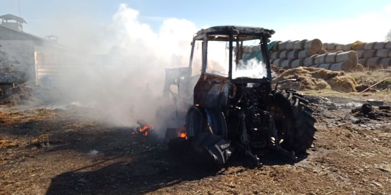 Saklas põles 26. aprillil traktor.
