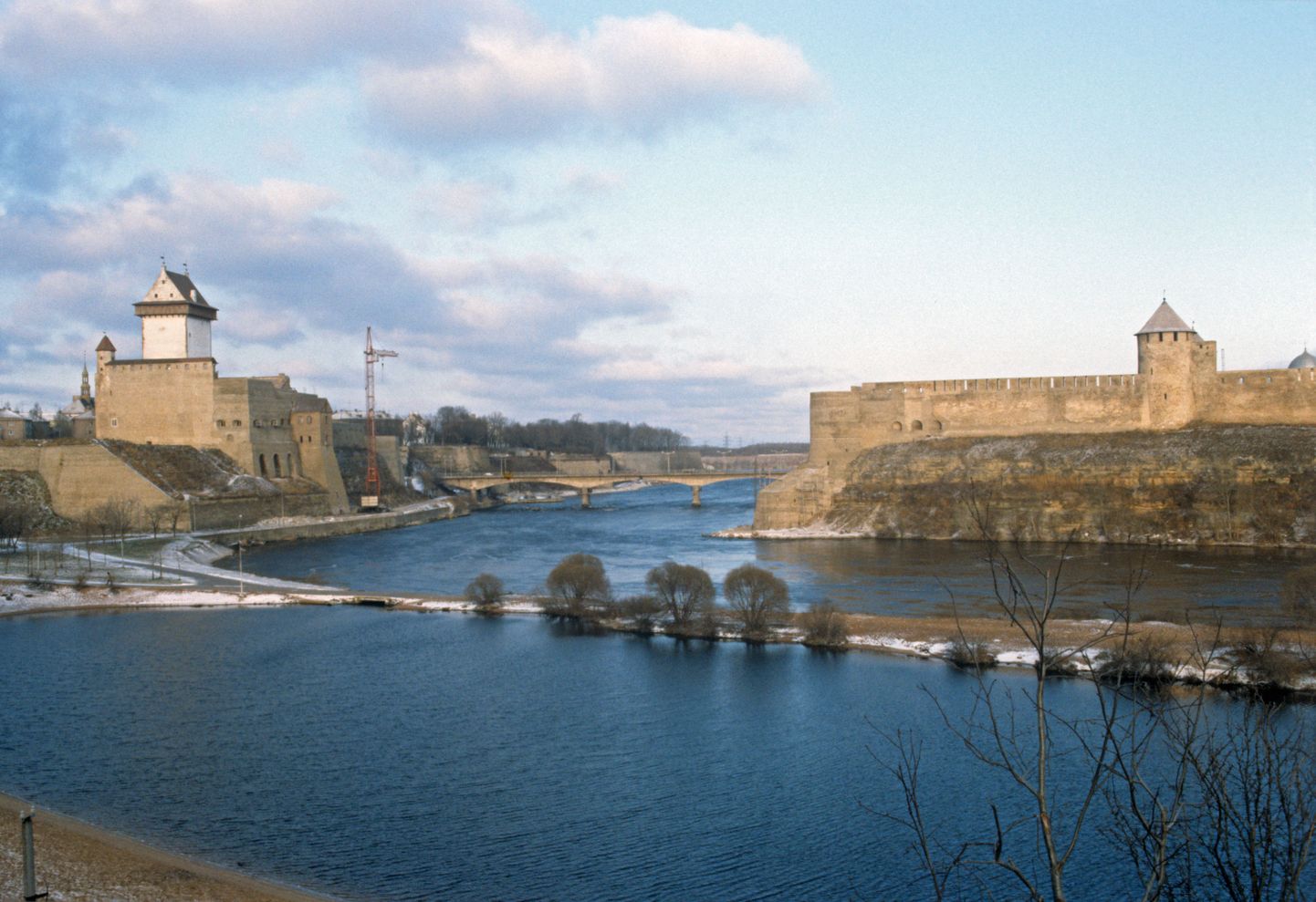 Vaade Narva ja Ivangorodi linnustele