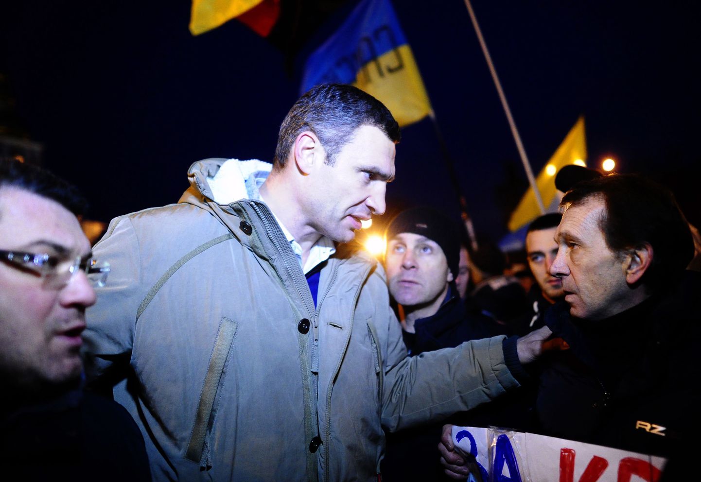 Виталий Кличко среди протестующих в центре Киева.