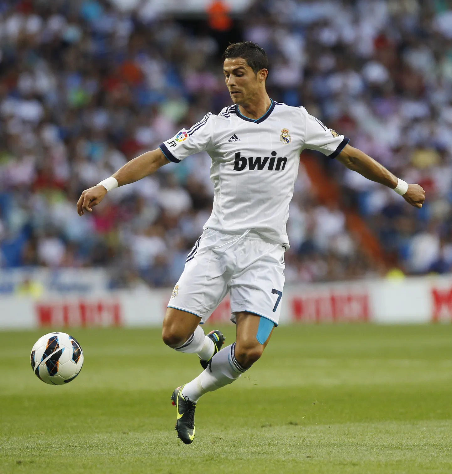 Madridi Reali jalgpalliklubi tahab oma tähtmängija Cristiano Ronaldoga lepingut pikendada.