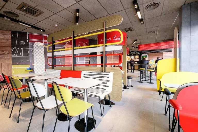 Rocca al Mare uus McDonald'si restoran.
