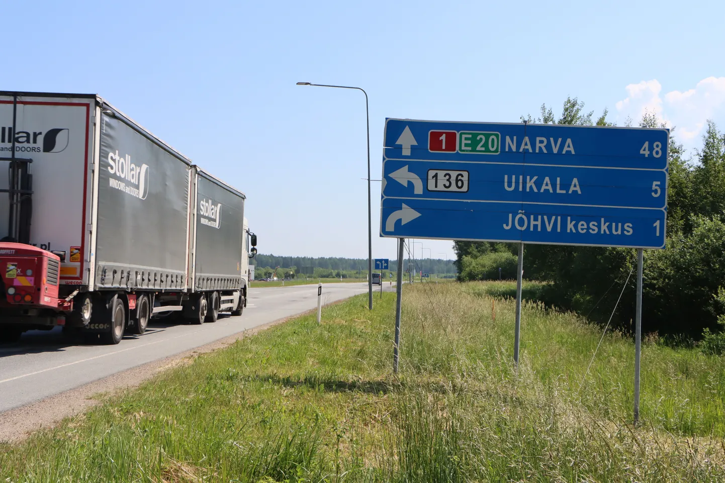 Olemasolev projekti järgi tuleb Jõhvi-Uikala tee ristumine Tallinn-Narva  maanteega ehitada mitmetasandiliseks.