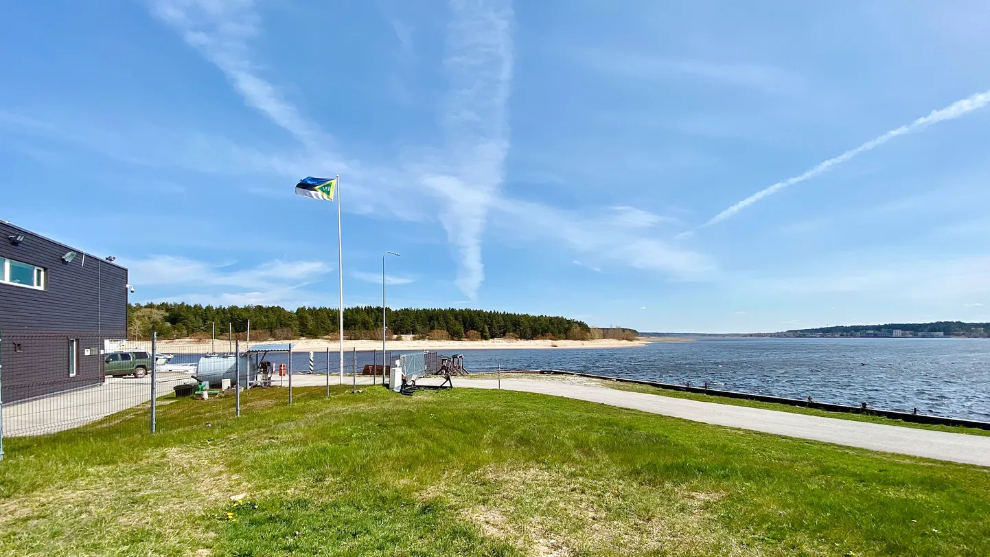 Narva-Jõesuu rand Suur-Lootsi tänava kandis.