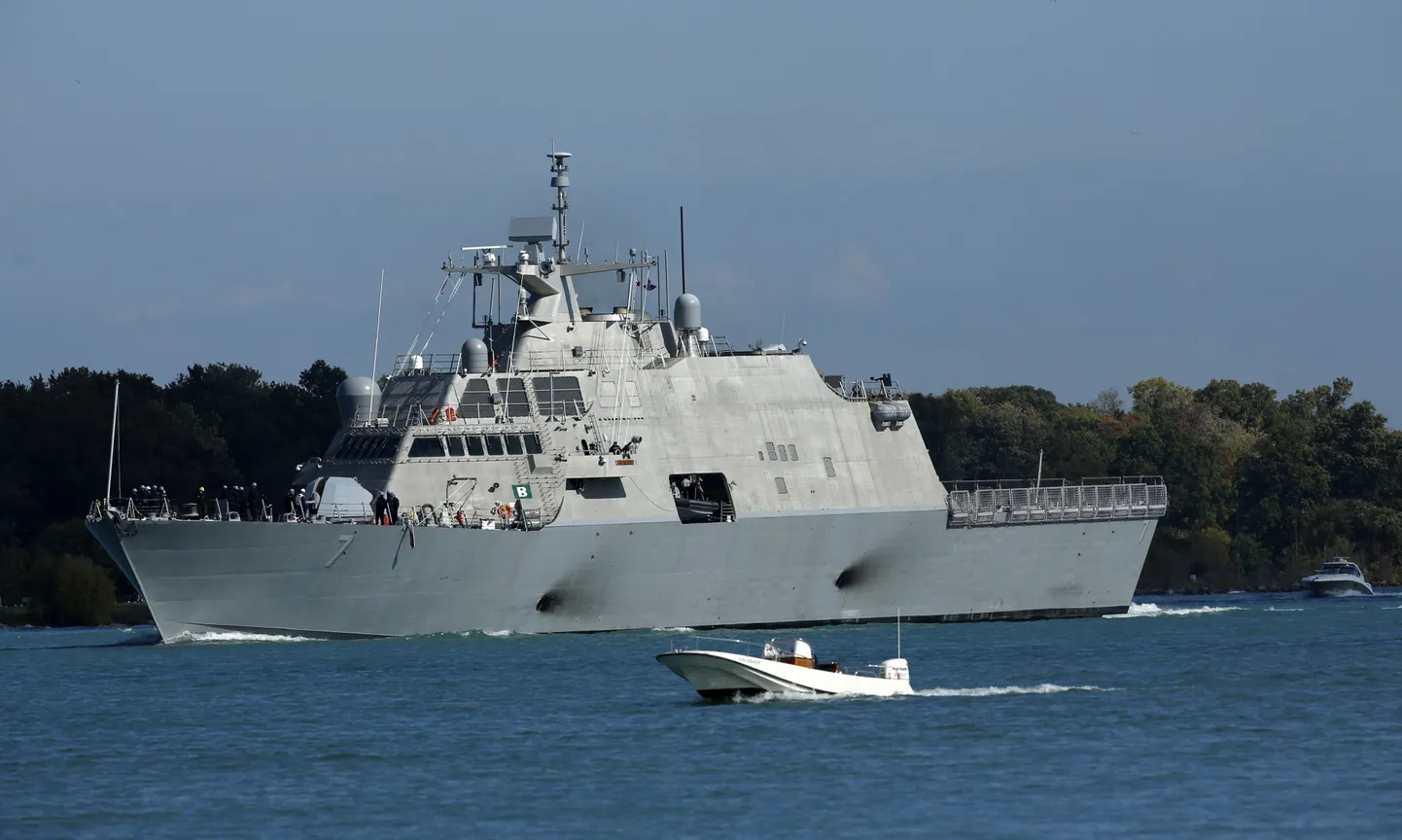 Lahingulaeva USS Detroit gaasiturbiinid on Rolls-Royce'i valmistatud.