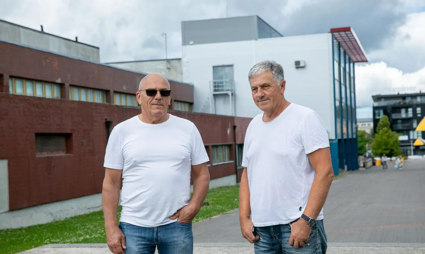 Новый хозяин Tsentrum Олег Гросс (слева) и бывший собственник Яак Кууск посетили здание и его окрестности.
