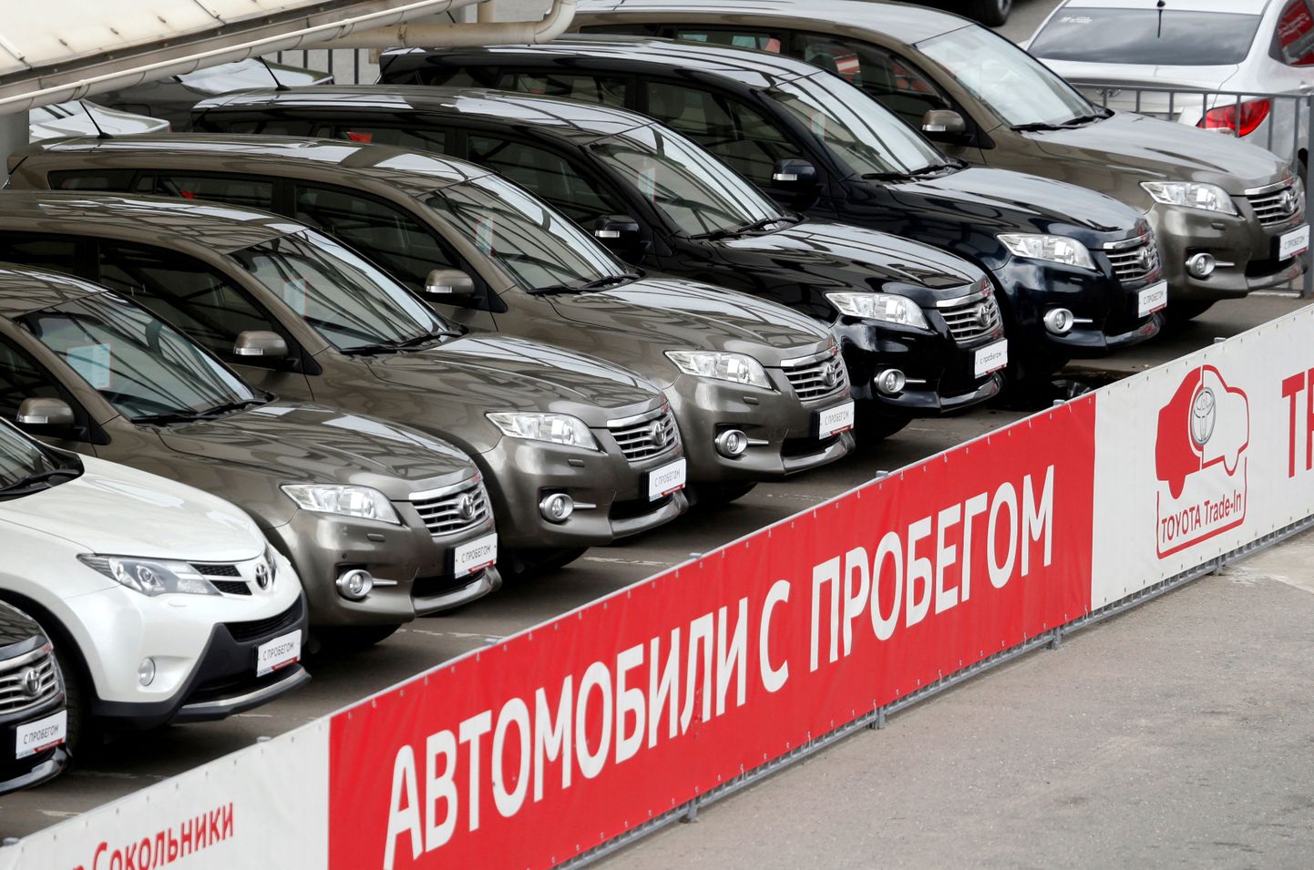 Moskvas müügil olevad kasutatud Toyota autod.