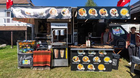 VIRU FOLK ⟩ GALERII: šnitslist suitsuangerjani – toiduvalik on festivalil rikkalik