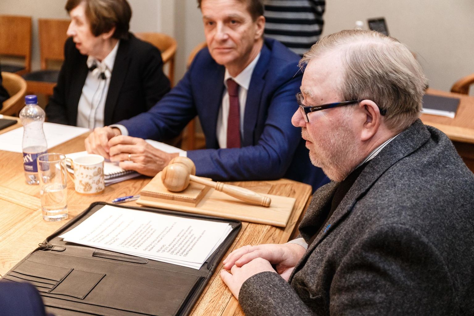 Eelmisel kuul Mart Laari (paremal) esitatud nõukogu liikmete nimekirja tagasi lükanud riigikogu tahab Eesti Panga asjades suuremat sõnaõigust. 