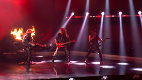 "Titānika" gars uz "Supernovas" skatuves. Vai Miks Galvanovskis izpildīja "pīlādžogas spērienu"?