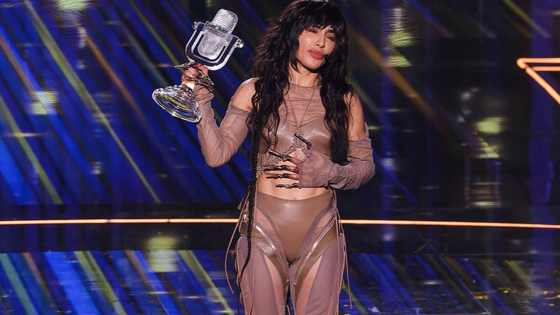 Сексуальная красотка Loreen отвлекает от футбольного матча Сексуальная красотка Loreen отвлекает от футбольного матча
