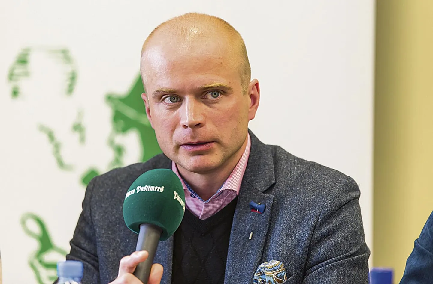 Lauri Luuri andmetel võtsid kuus inimest vabatahtlikult koondamise.
