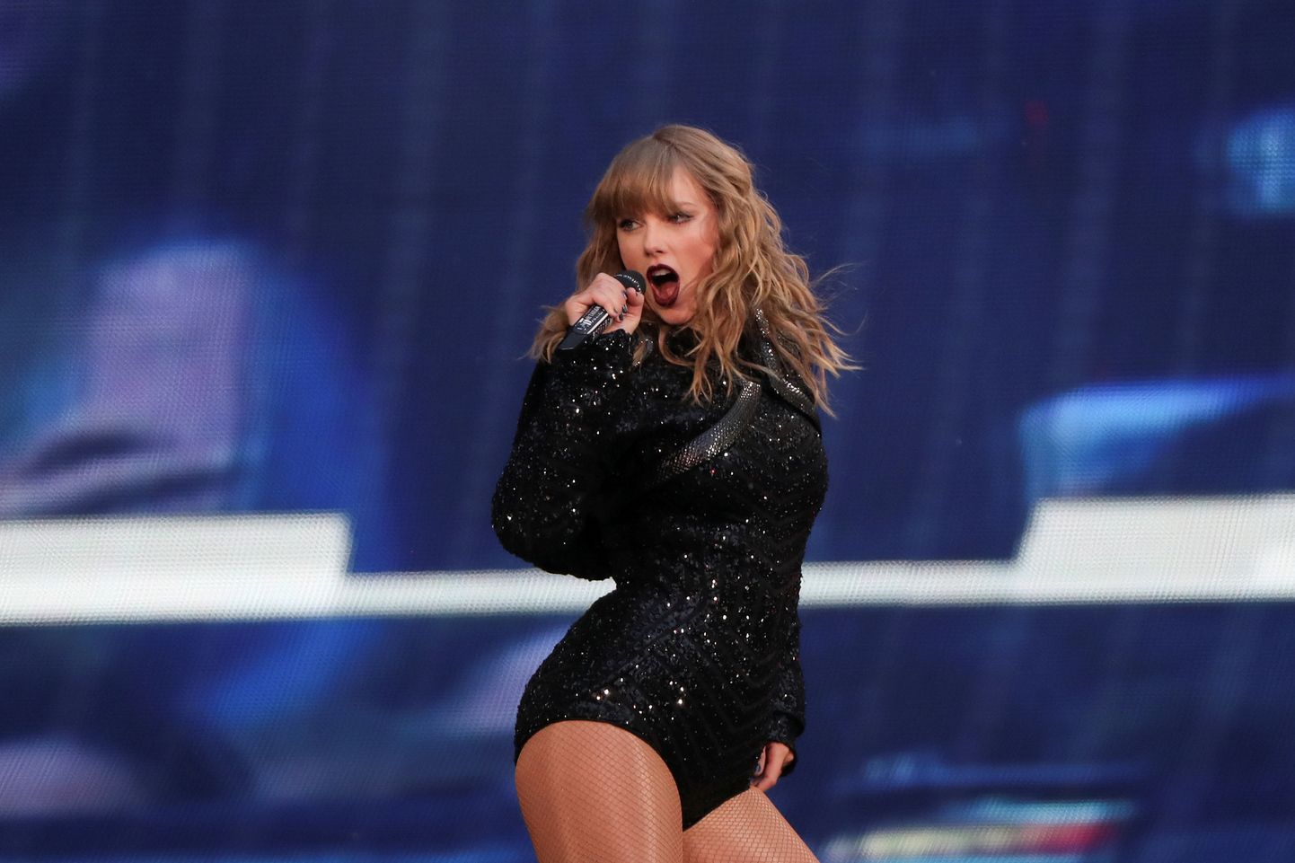 Lauljanna Taylor Swift «Reputation Stadium Touriga» Londonis.
