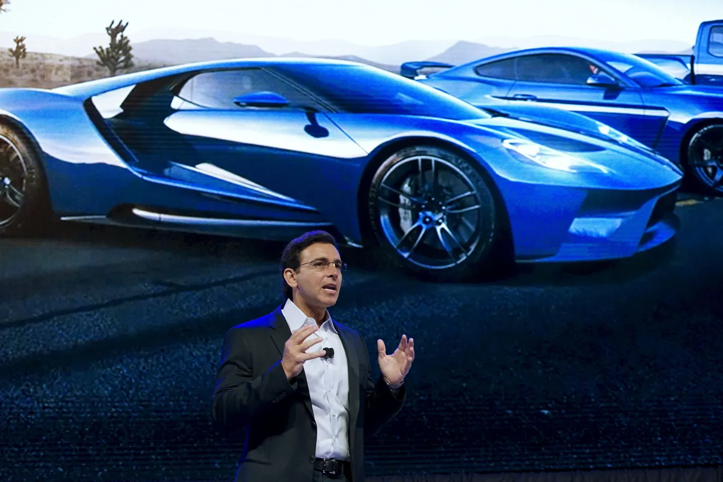 Fordi tegevjuht Mark Fields CES messil.