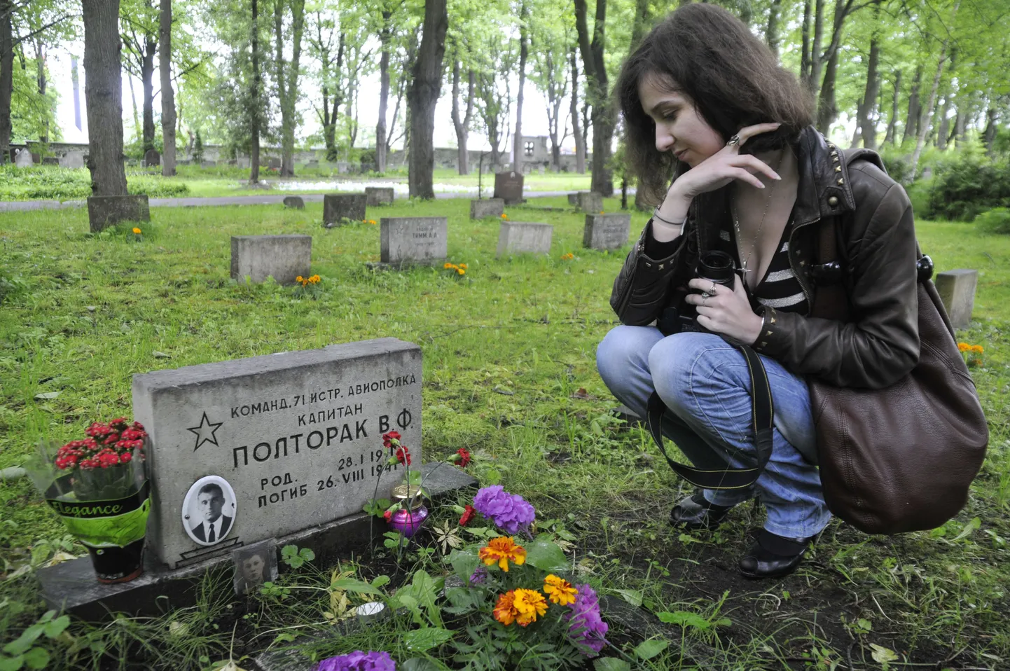 Ночью, в День Победы, внучка вдовы летчика сидела у компьютера и решила просто так загнать в поисковик слова «летчик Полторак».