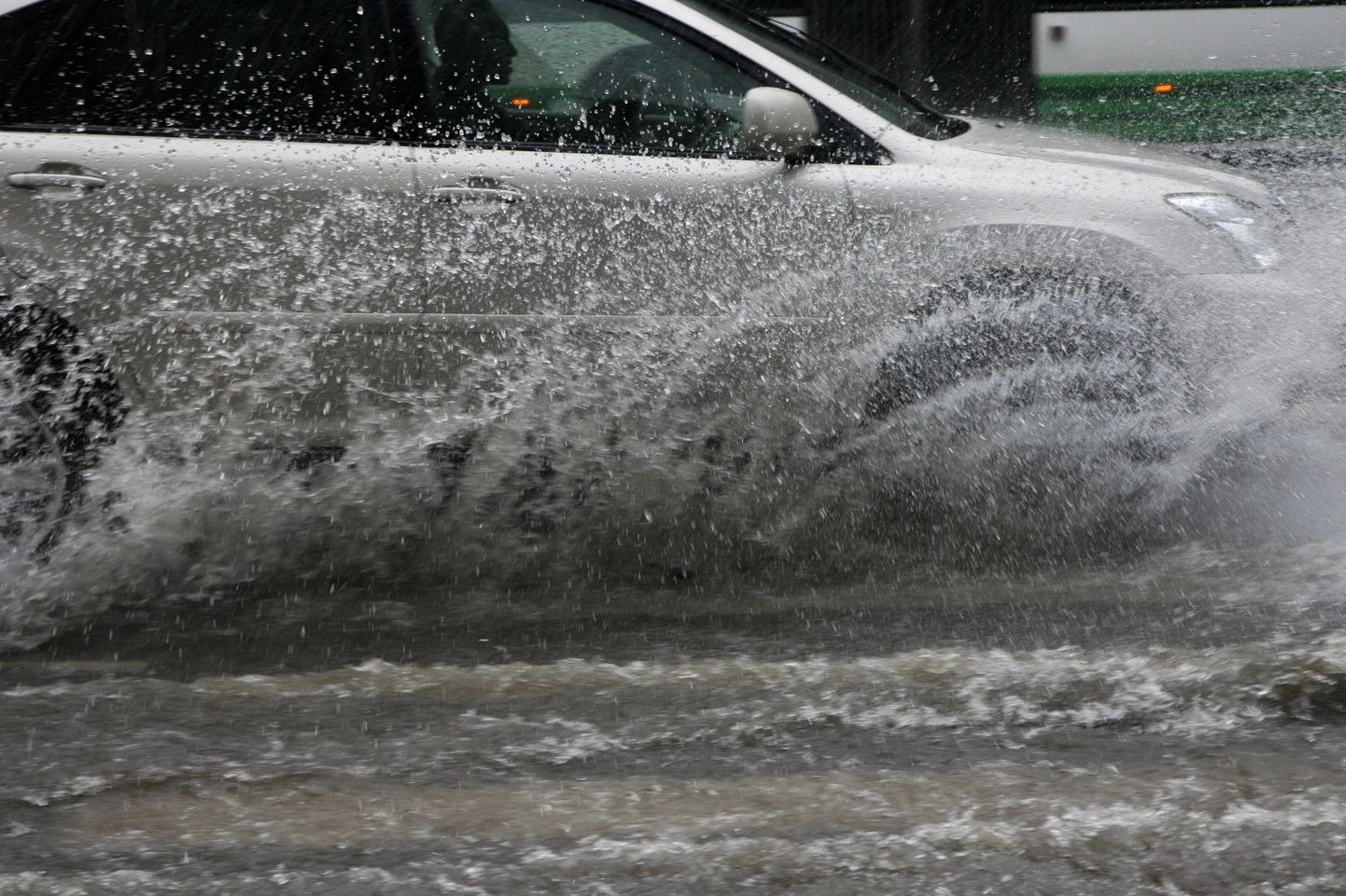 Üleujutatud sõidutee. Foto on illustratiivne.