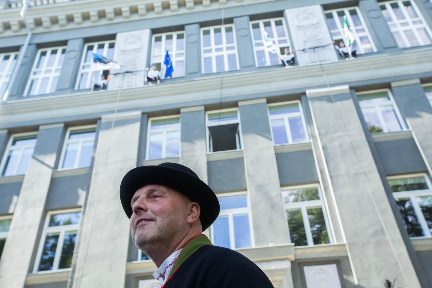 Pikaaegse koolijuhina on Hendrik Agur harjunud kiirelt ise otsustama. Ministeeriumis käivad aga asjad teisiti.