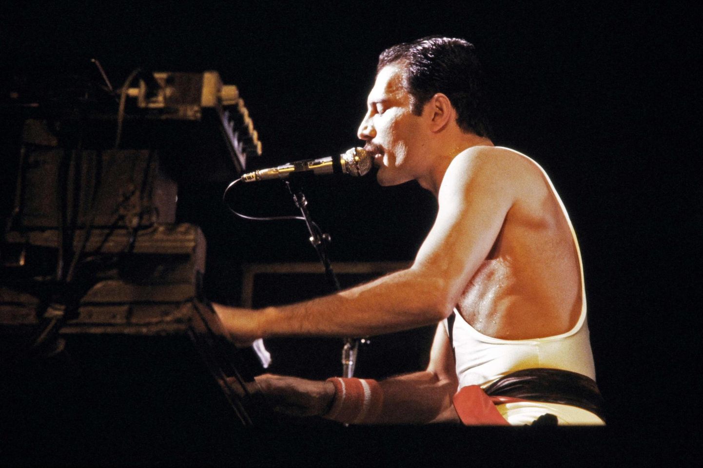 Kaader filmist "Bohemian Rhapsody", peaosas Rami Malek.
