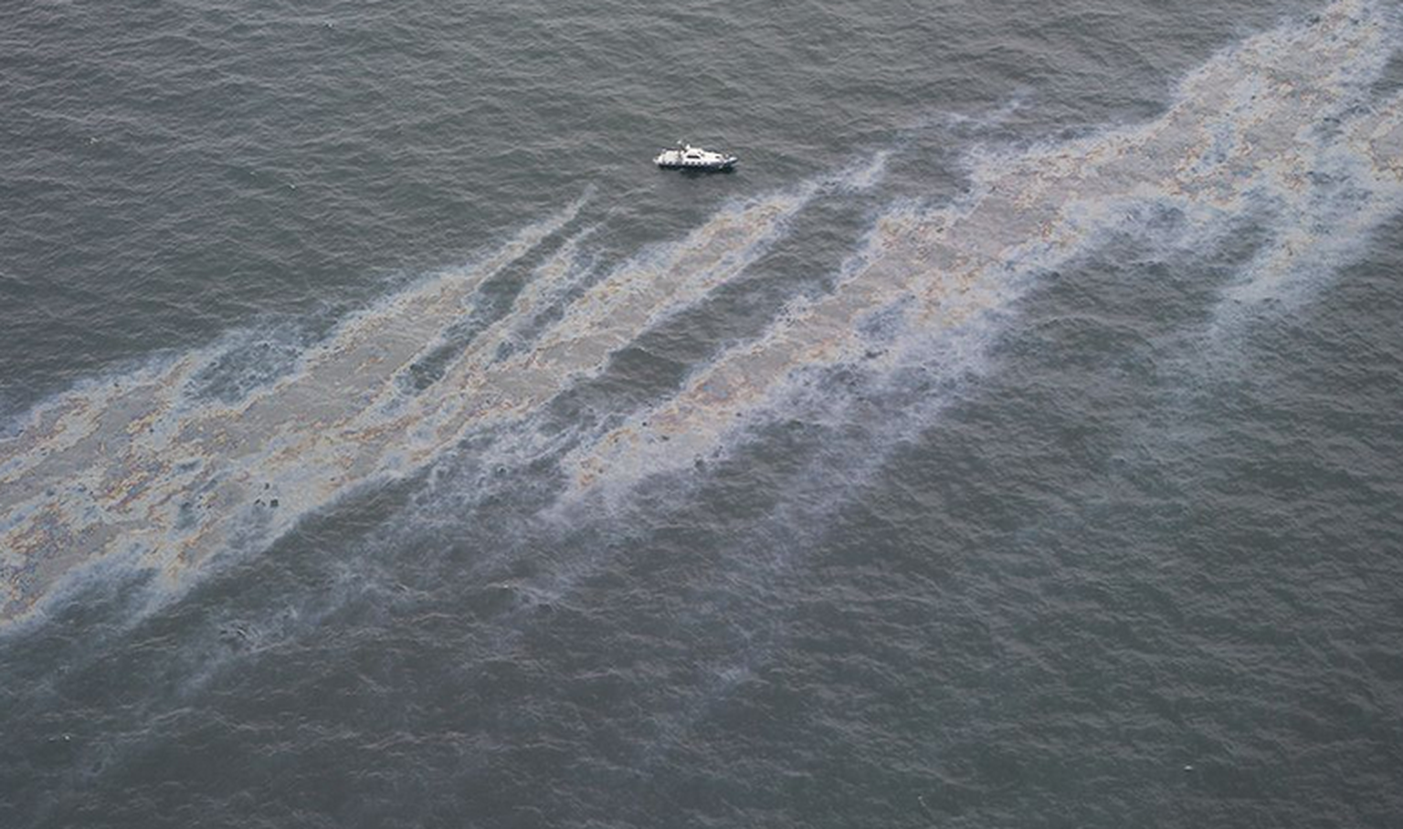 Нефтяное пятно в Балтийском море. Фото иллюстративное.