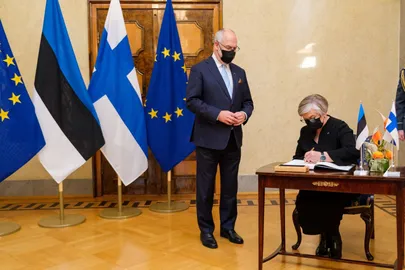 Vabariigi President Alar Karis ja Soome parlamendi esimees Anu Vehviläinen.