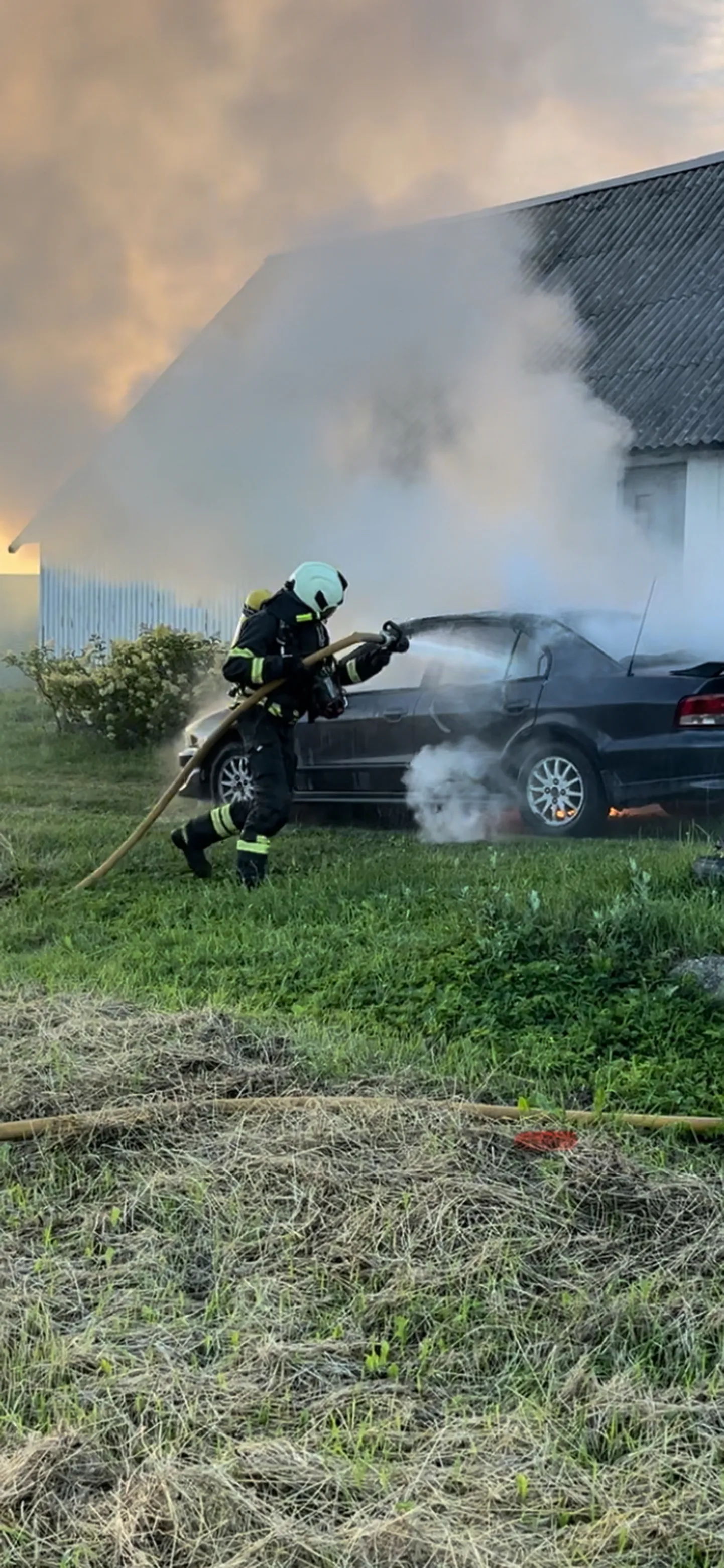Otepää vallas Nõuni külas süttis sõiduauto.