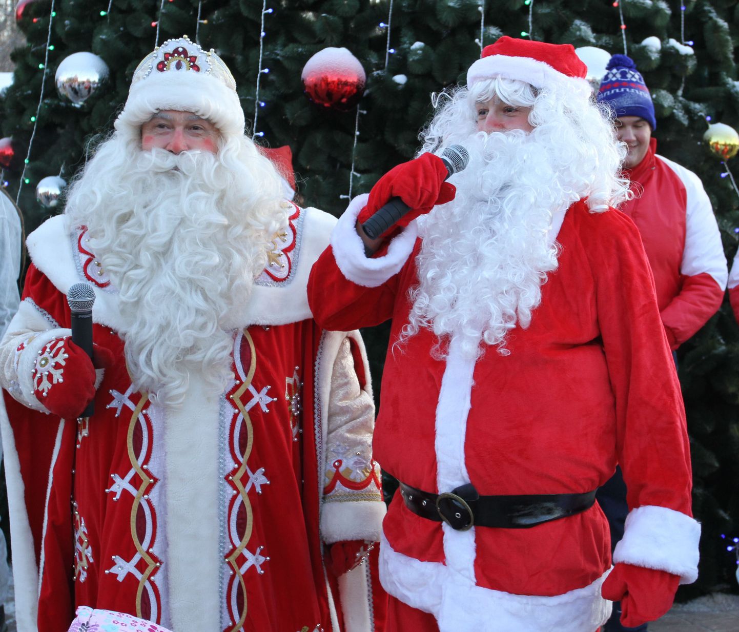 Näärivana (vasakul) ja jõuluvana kohtusid ka möödunud kolmapäeval Moskvas.