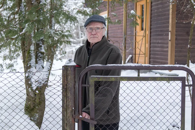 "Kui elekter ära võetakse, eks siis tuleb siit oma kodust ära minna," paistab tulevik üsna mustades värvides.