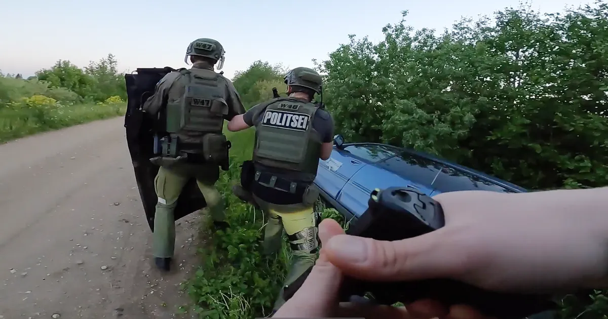 Kohale jõudnud kiirreageerijad avastasid maast surnud mootorratturi ning hetk pärast seda märkasid nad kaugusest lähenevat VAZ sõiduautot, mille suunas Tarraste avas tule.