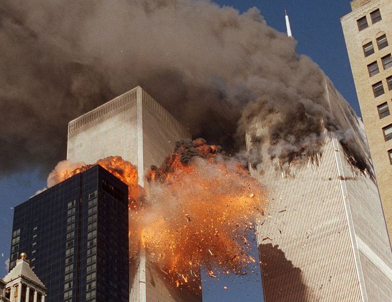 11. septembril 2001 ründasid Al-Qaeda terroristid kahe lennukiga New Yorgis asunud Maailma Kaubanduskeskuse kaksiktorne