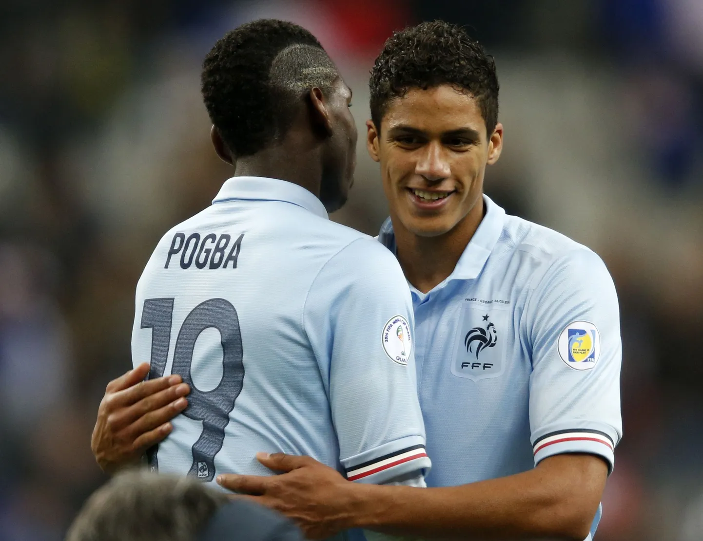 Prantsusmaa koondislased Paul Pogba (vasakul) ja Raphael Varane kuuluvad Londoni Chelsea võimalike sihtmärkide sekka.