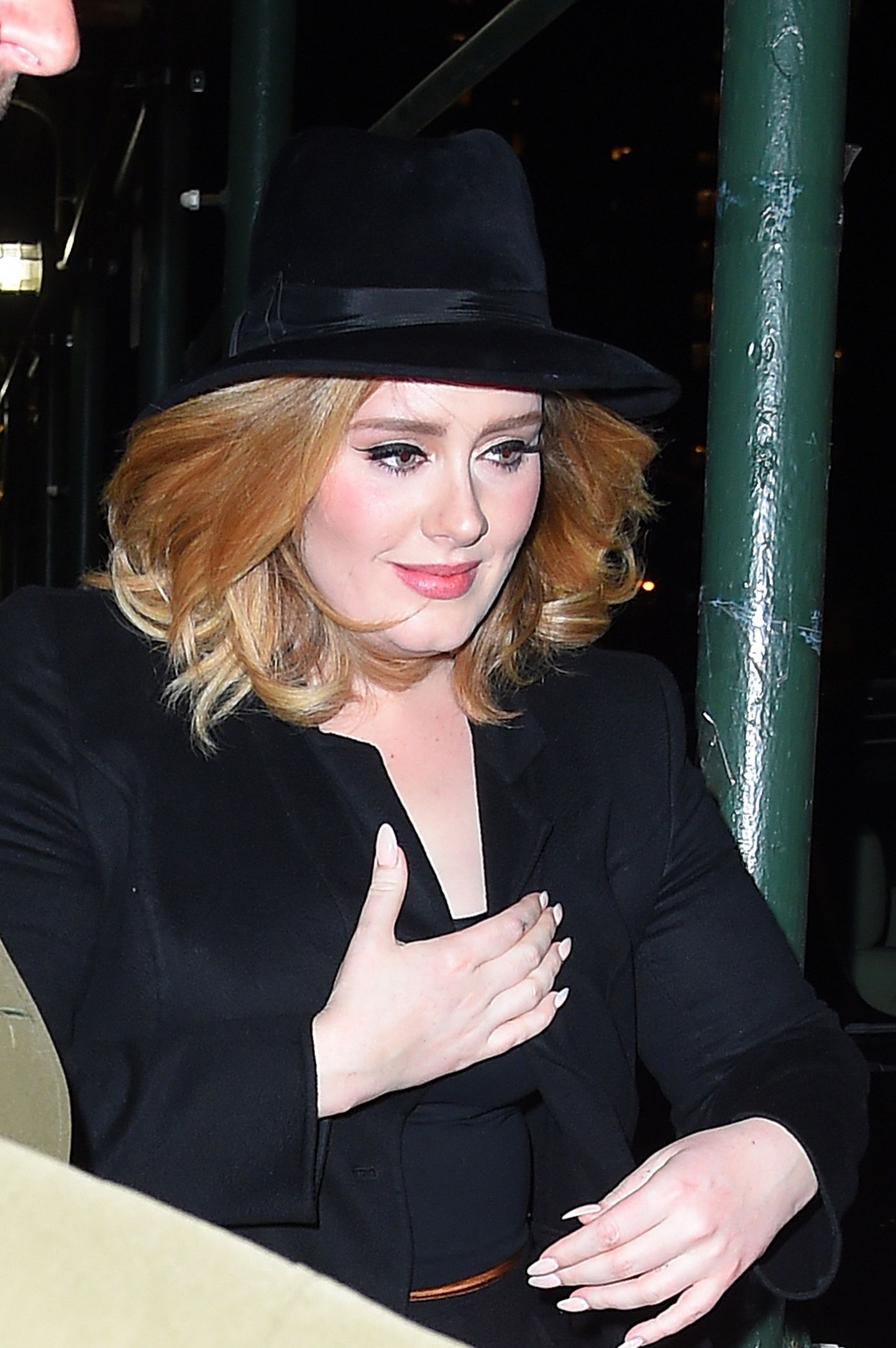 Adele näitas oma kaunist kurvikat figuuri ja head stiilitunnetust