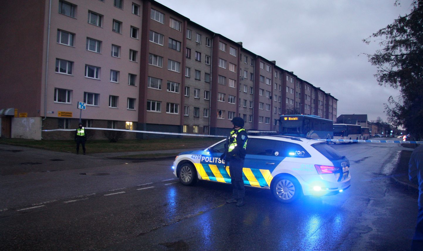 16. jaanuaril käivitus Kohtla-Järve kesklinnas haarang, millesse oli kaasatud mitukümmend politseiametnikku ning mille käigus blokeeriti Kalevi 16 asuva korrusmaja sisse- ja väljapääsud, et leida busside pihta tulistanu. Süüdlane tuvastati kiirelt ning nüüdseks istub see alaealine nooruk ka juba vanglas.