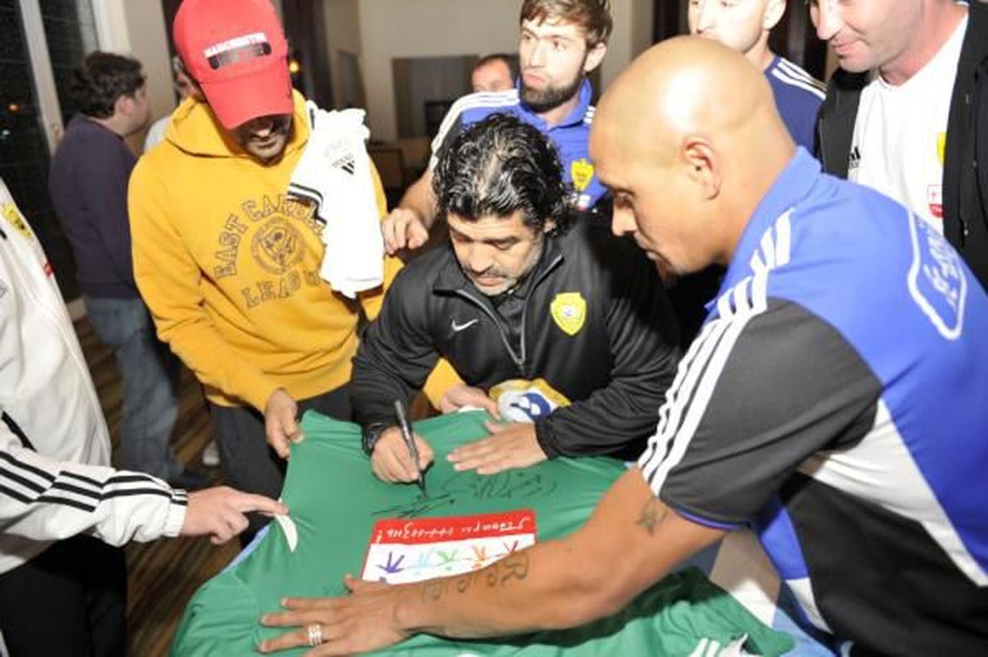 Maradona külastas Araabia ühendemiraatides kontrollturniiril viibivat Anži jalgpalliklubi.