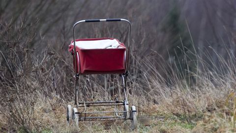 В подъезде жилого дома полыхала детская коляска: семь человек оказались в ловушке