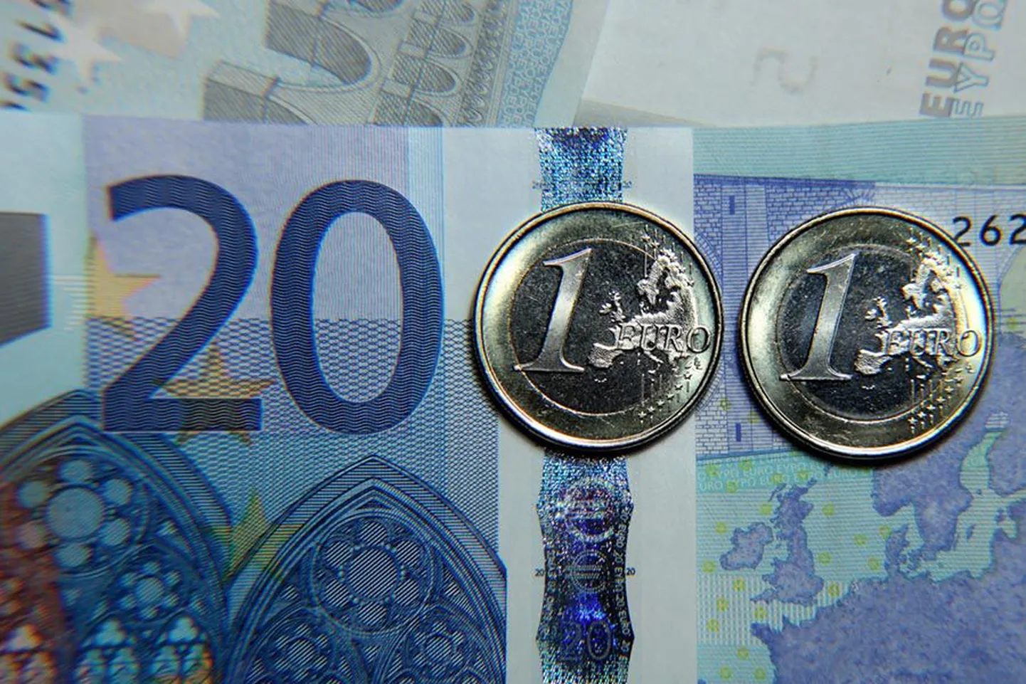 2011. aasta tõi kaasa tavalisest enam muudatusi. Kõige raskem on harjuda uue rahaga.