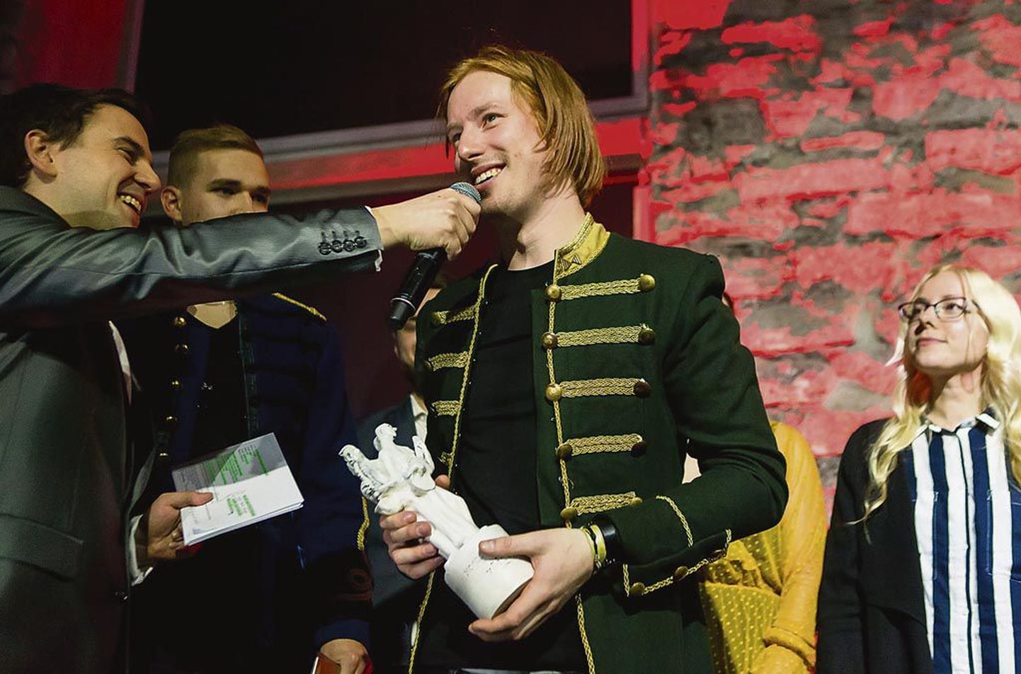 Rainer Ild lausus Noortebändi auhinda vastu võttes, et konkursivõit andis talle ja Sven Seinperele kindluse, et nad on oma muusikaloomisega õigel teel.