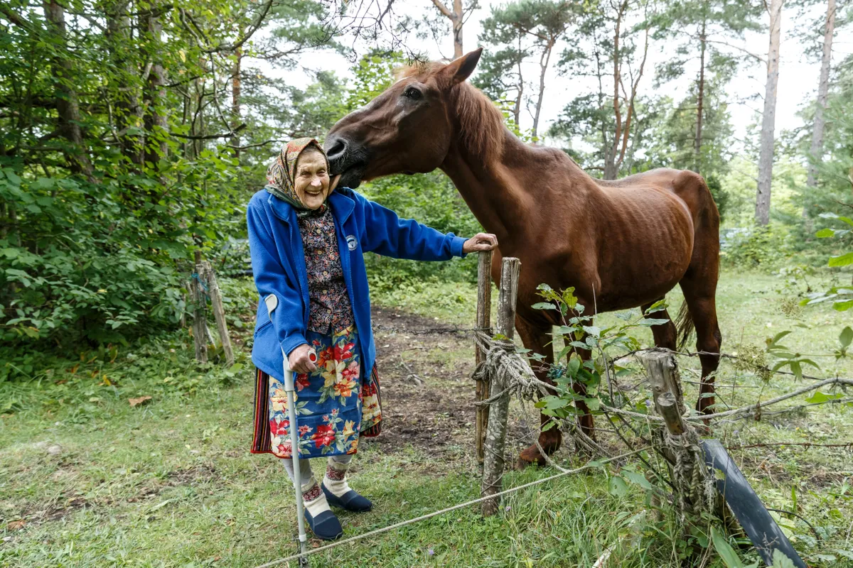 Õrnusehetk: „Juss, anna musu ka!“Kihnu Virve oma 34-aastase hobusega.