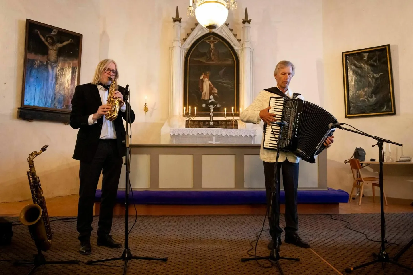 Saksofonist Villu Veski ja akordionist Tiit Kalluste on kontserte andnud maailma eri paigus. Esimest korda jõuab duo oma kavaga 13. juulil ka Türi kirikusse.