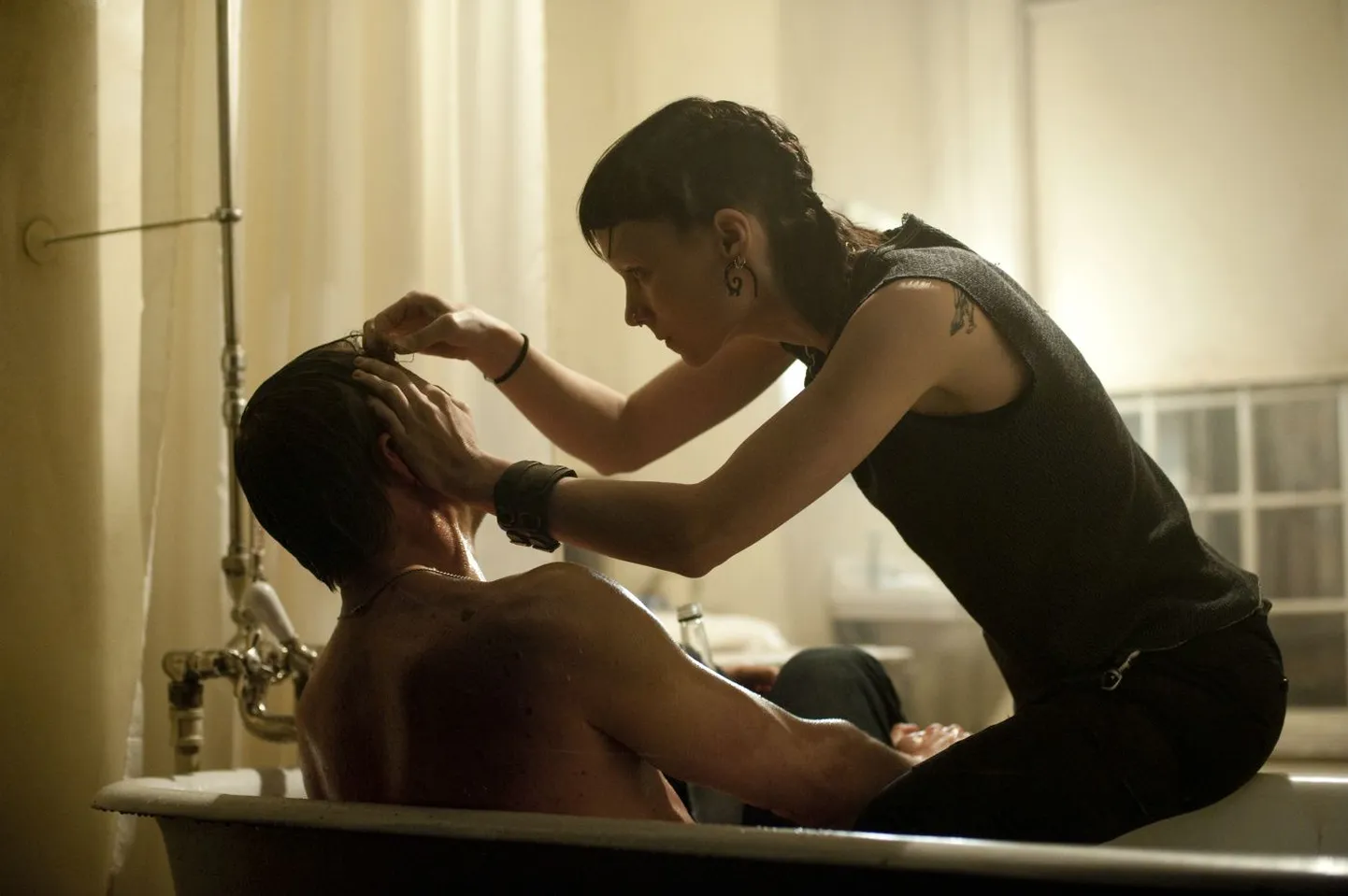 Rooney Mara filmis «Lohetätoveeringuga tüdruk» (USA 2011)