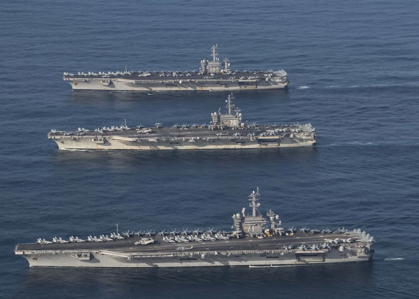 USA lennukikandjad USS Ronald Reagan, USS Theodore Roosevelt ja USS Nimitz õppusel.