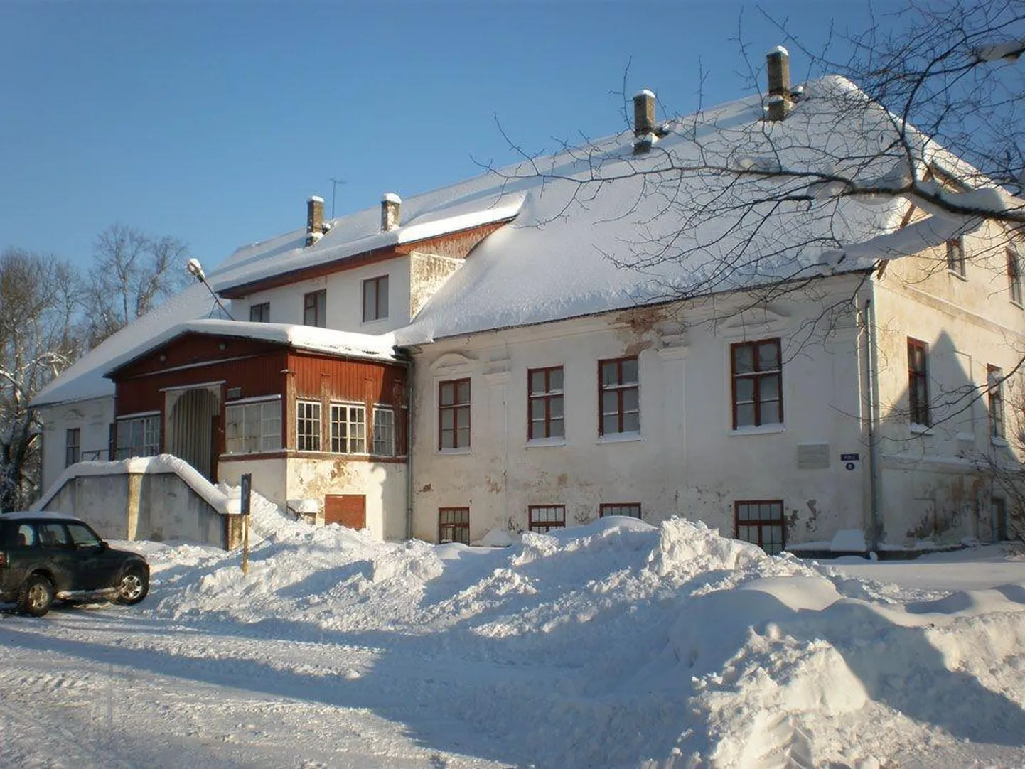 Helme mõisahoone, kuhu pidi tulema klaverimuuseum. Praegu on seal vaid pillihoidla.